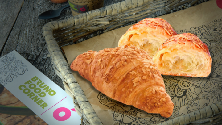 Foto van Croissant Amandel Recht
